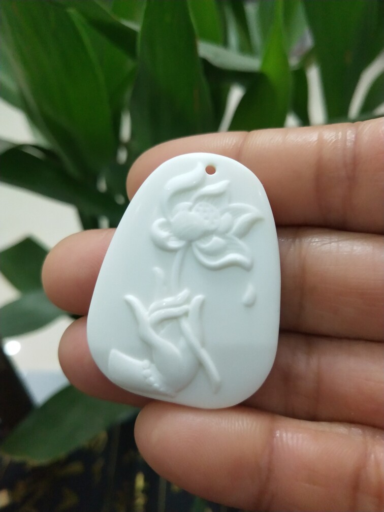 西藏象牙玉金佛手莲花象征着幸福和吉祥充满好运