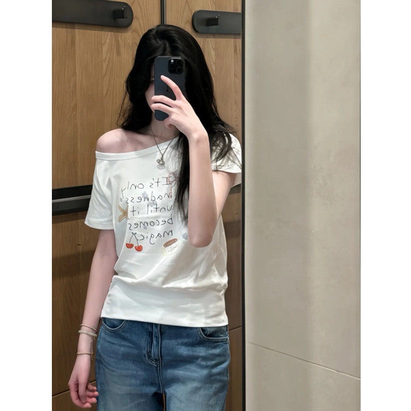 韩系chic穿搭白色斜肩纯欲短袖t恤女夏季慵懒风休闲百搭露肩上衣