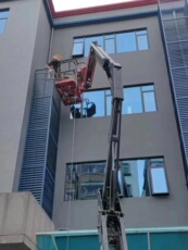 Алюминиевые жалюзи 工厂定做铝合金百叶窗空调罩空调外机保护罩定制防雨通风格栅护栏