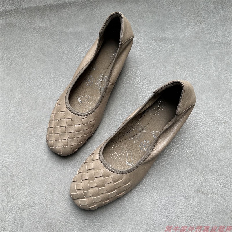 外贸真皮女鞋牛皮浅口单鞋2023新款真皮软皮透气百搭粗跟妈妈鞋