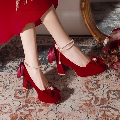 玛丽珍婚鞋女秀禾婚纱两穿中式粗跟新娘鞋防水台小个子红色高跟鞋