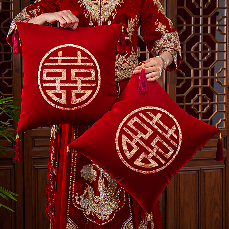 结婚喜字抱枕一对婚房装饰布置客厅沙发靠垫婚礼新房婚庆用品大全