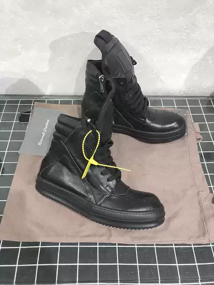 Men's High-Top Shoes in Genuine Leather with Inverted Triangle Design, Milky Thick Soles, Side Zippers, Dark Street Style, Large Tongue Sneakers for Women, Trendy