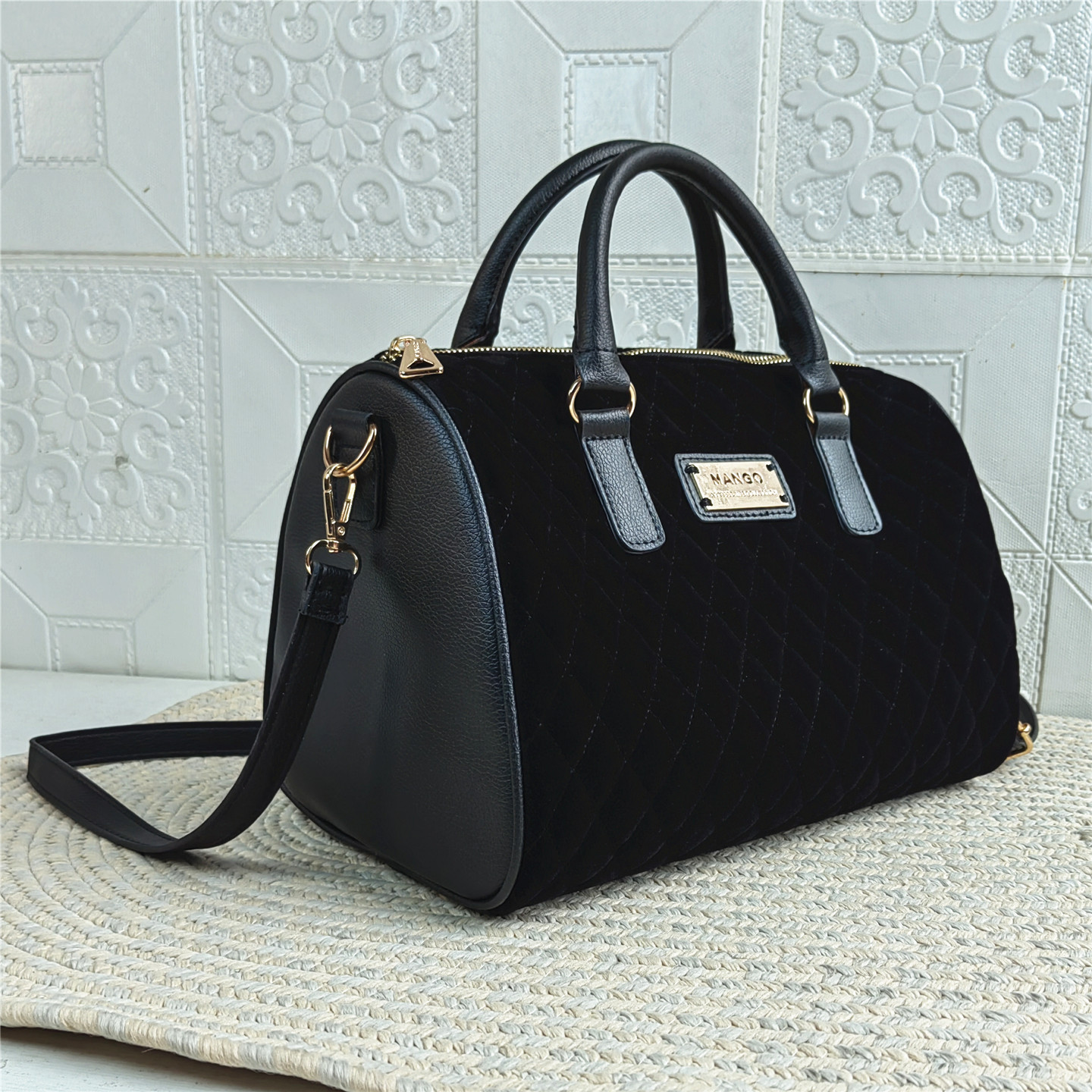 毛绒面百搭单肩斜跨大容量枕头包