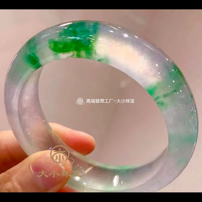 大小珠宝高冰种起光感飘绿花天然翡翠手镯正圈55老坑种阳绿花玉镯