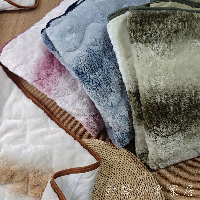 日本渐变色时尚毛绒垫子保暖蓄热