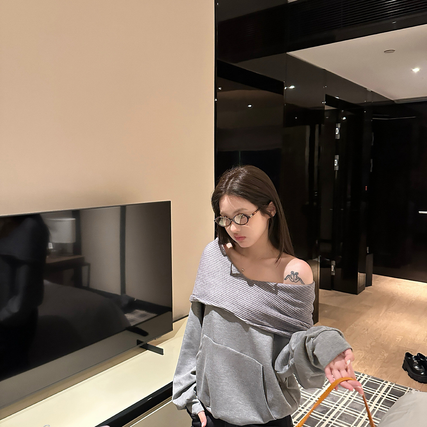 拼接针织连帽两穿斜肩卫衣女秋冬