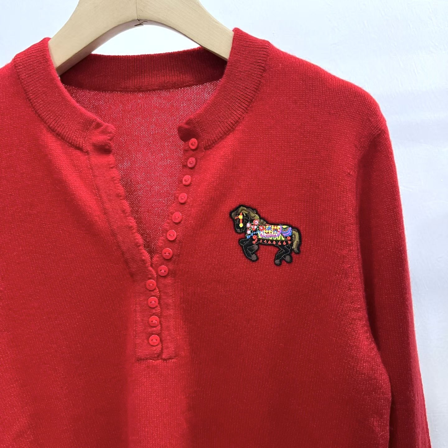 文琪同款生肖马红色纯山羊绒衫女V领保暖针织毛衣内搭打底衫舒适,女装/女士精品,羊绒衫,淘宝优惠券,粉丝福利购,淘宝优惠卷