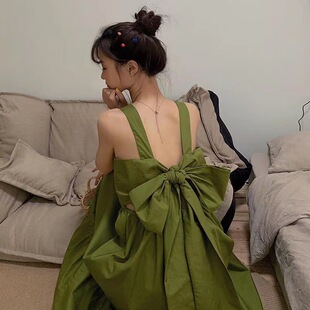 2026年超仙森系小清新牛油果绿吊带连衣裙女夏甜美露背绿色仙女