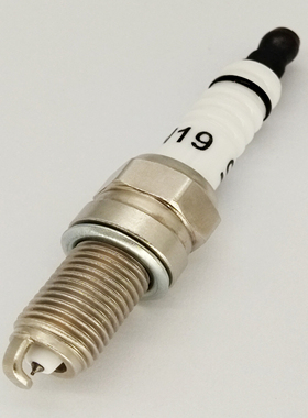 W19 火花塞 92395 指南者/自由侠/菲翔/致悦 1.4T; 五菱B12发动机