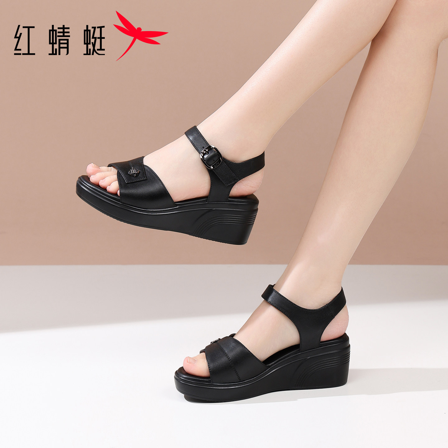 女士夏季真皮凉鞋增高耐磨妈妈鞋图片