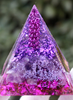 爆款水晶碎石金字塔摆件树脂滴胶手工艺品家居办公室装饰礼物