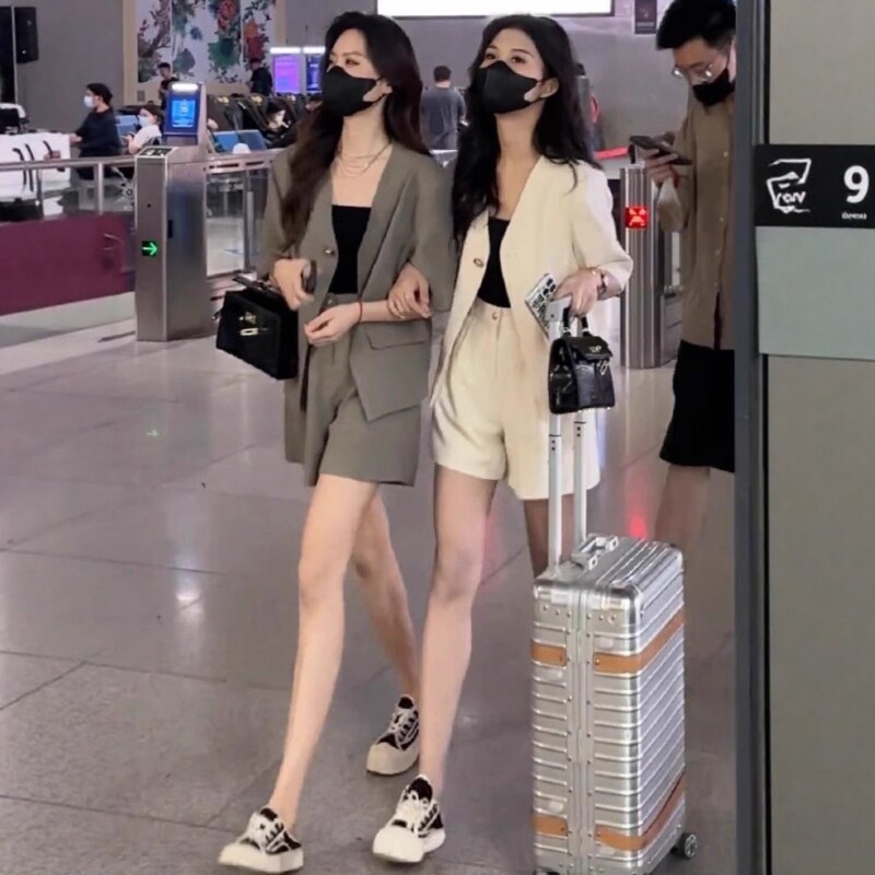 小香风套装女夏季2026新款爆款高级感气质西装短袖衬衫短裤两件套