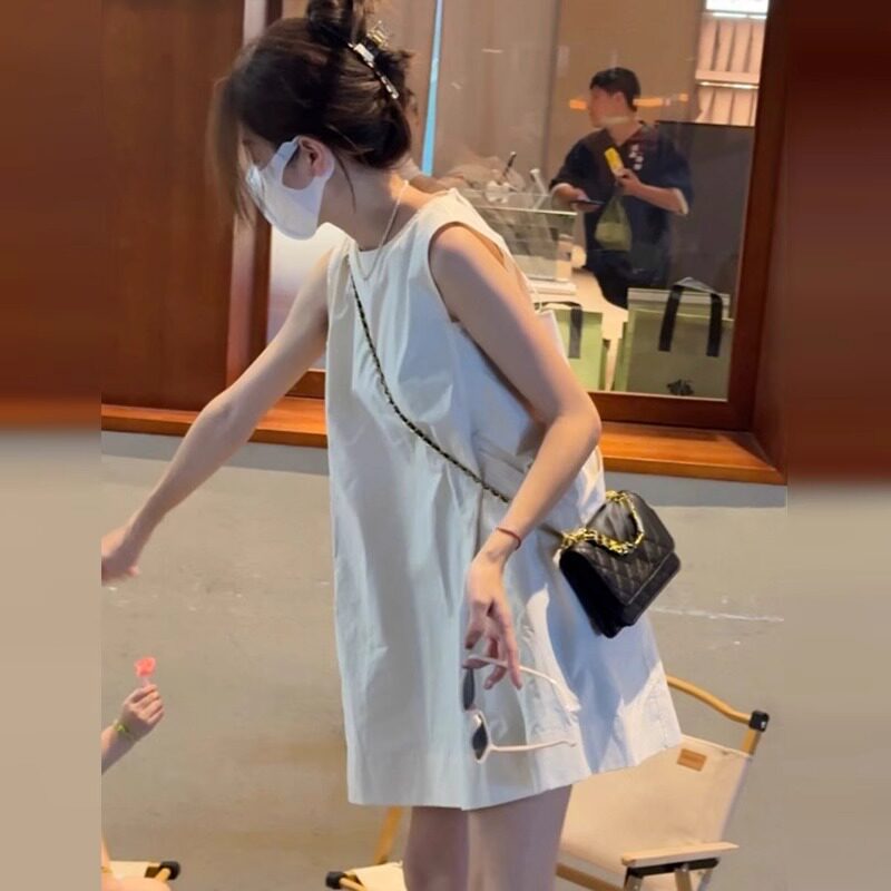 法式米白色无袖洋装女夏季2026年新款高级感气质宽松显瘦背心裙