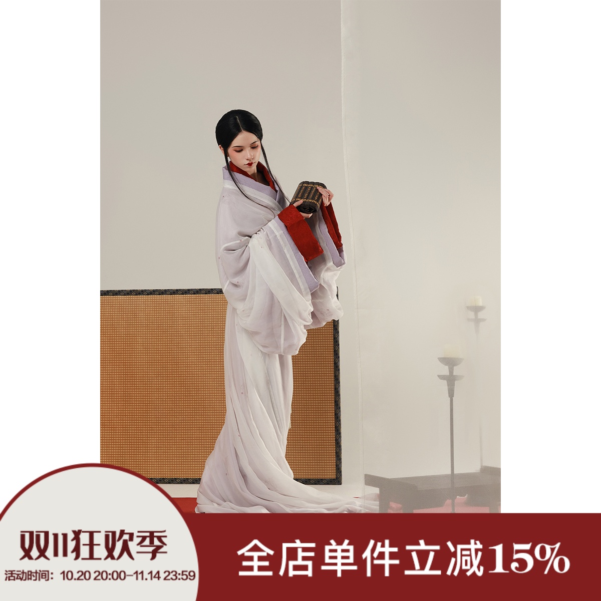 上遥居复原印花拖尾战国直裾袍