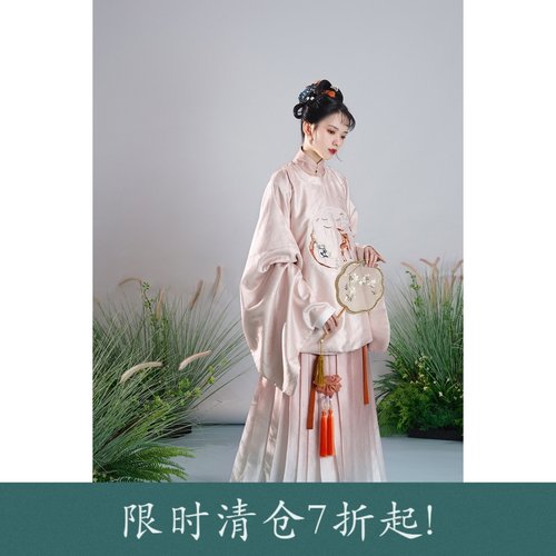 春款女圆领大襟补汉服渐变马面裙