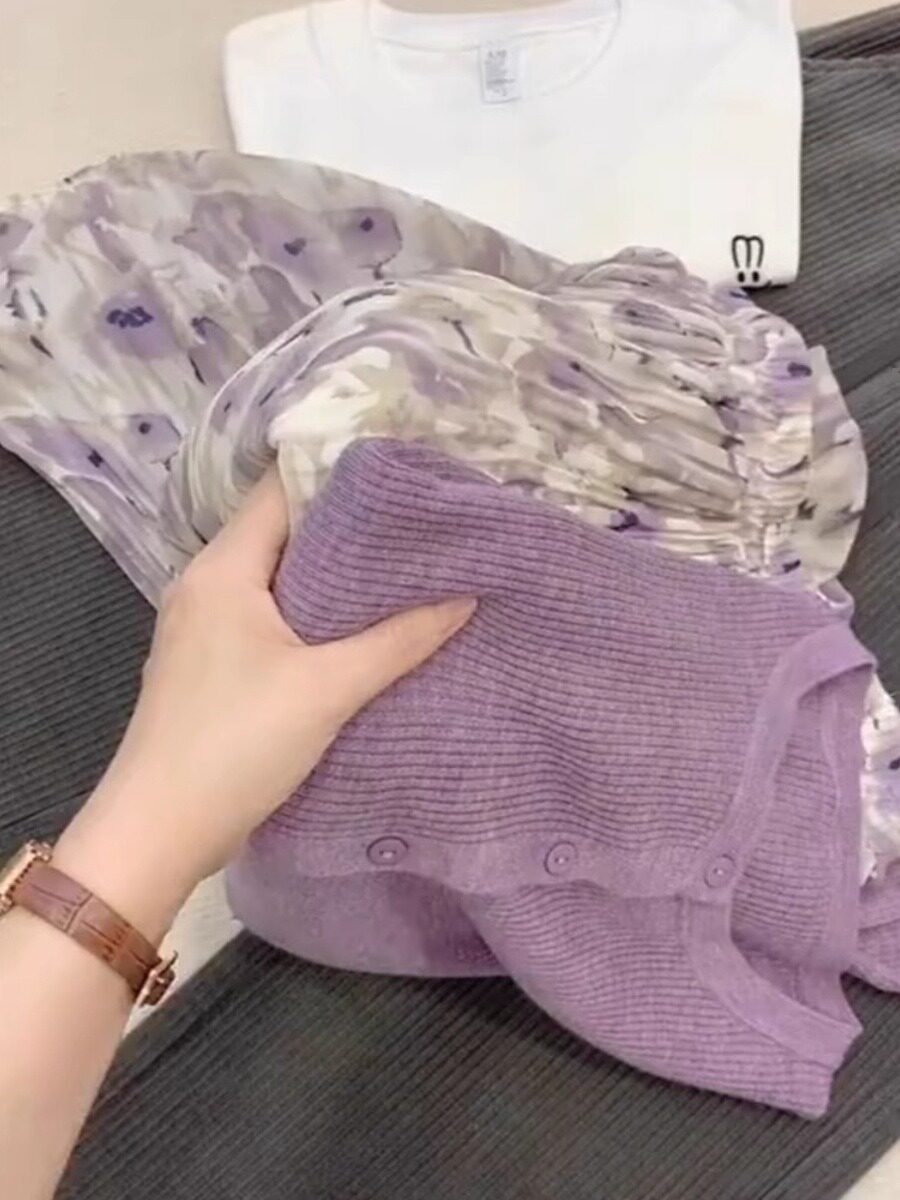 针织上衣紫色碎花半身裙子