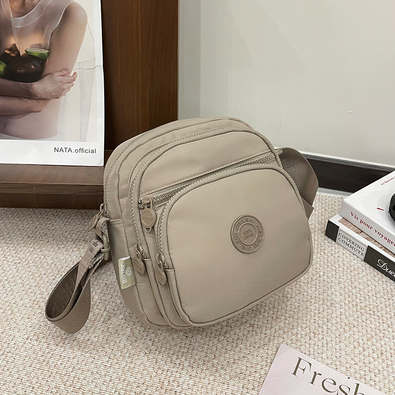 尼龙斜挎包包女多口袋小方包简约休闲牛津布单肩包妈妈便携零钱包