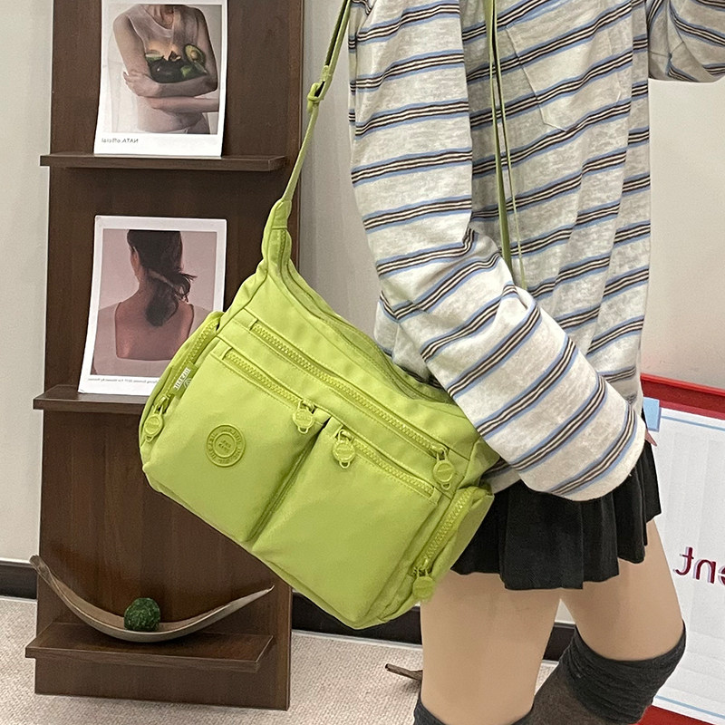 多层大容量斜挎包包女休闲简约妈妈包尼龙防泼水单肩便携女式背包