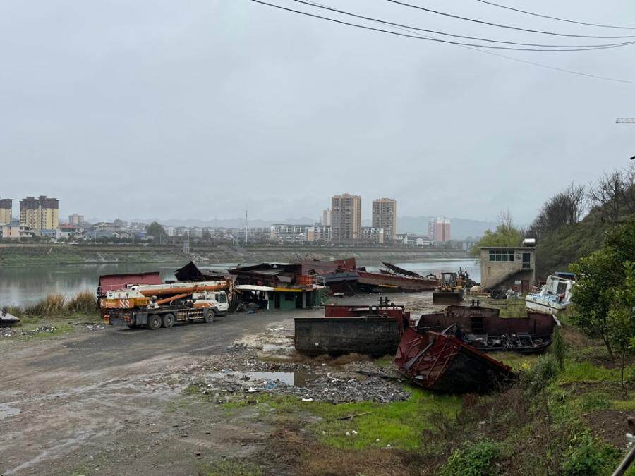 运砂船、采砂船（“三无”船舶，拆解后残值，不得适航）