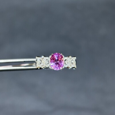 18k金天然粉色蓝宝石戒指配钻石