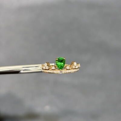 18k金天然沙弗莱戒指卡扎尼绿