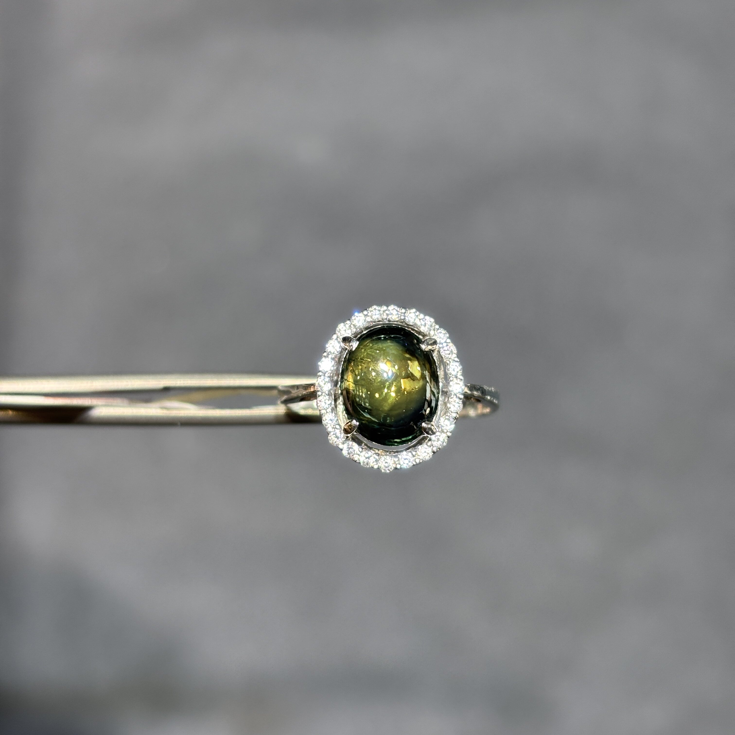 18k白金天然黄色蓝宝石戒指花色素面糖塔椭圆teal色女戒7*9水鸭绿