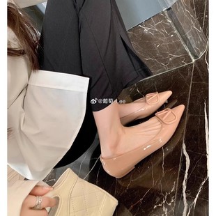 葡萄妈同款 2025春夏新款气质小尖头名媛风V扣百搭浅口平底单鞋