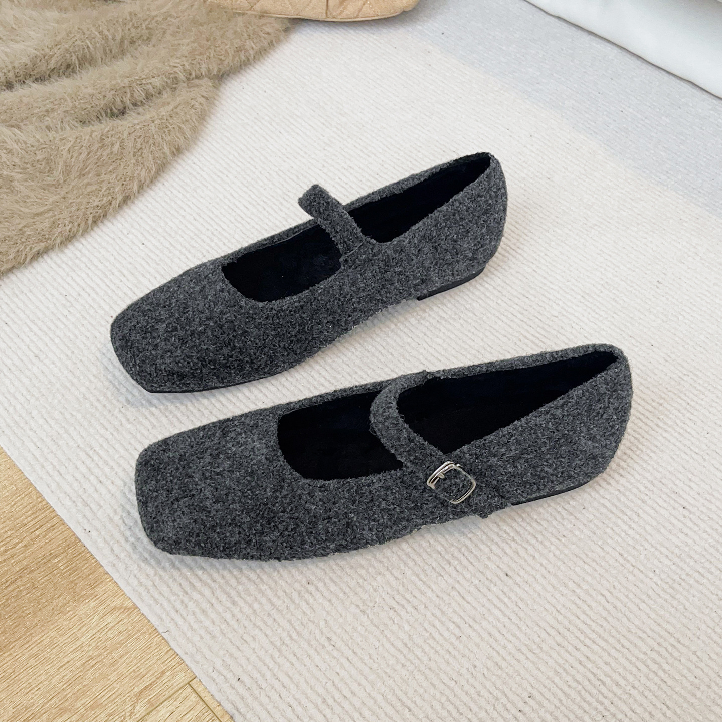 法式灰色毛毛鞋女冬外穿平底玛丽珍豆豆鞋加绒单鞋大码女鞋41到43