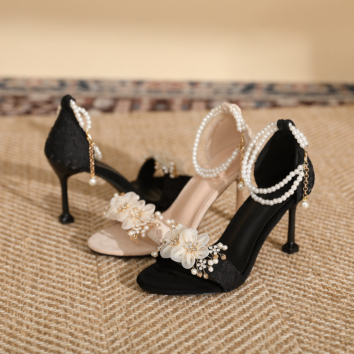 2024夏季新款珍珠一字扣高跟凉鞋大码加肥加宽花朵浅口女鞋仙女