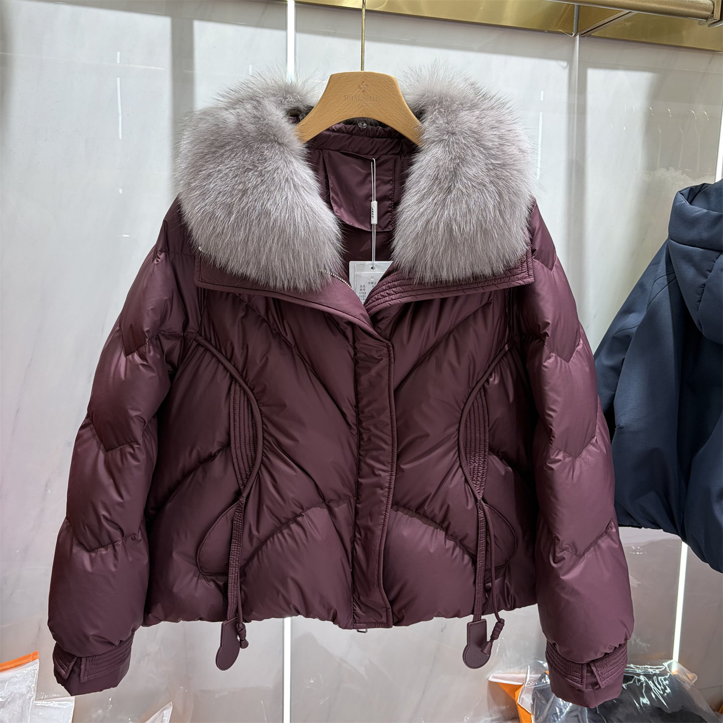 正品时尚可拆卸狐狸毛领短款白鸭绒羽绒服女冬季保暖收腰泡芙外套