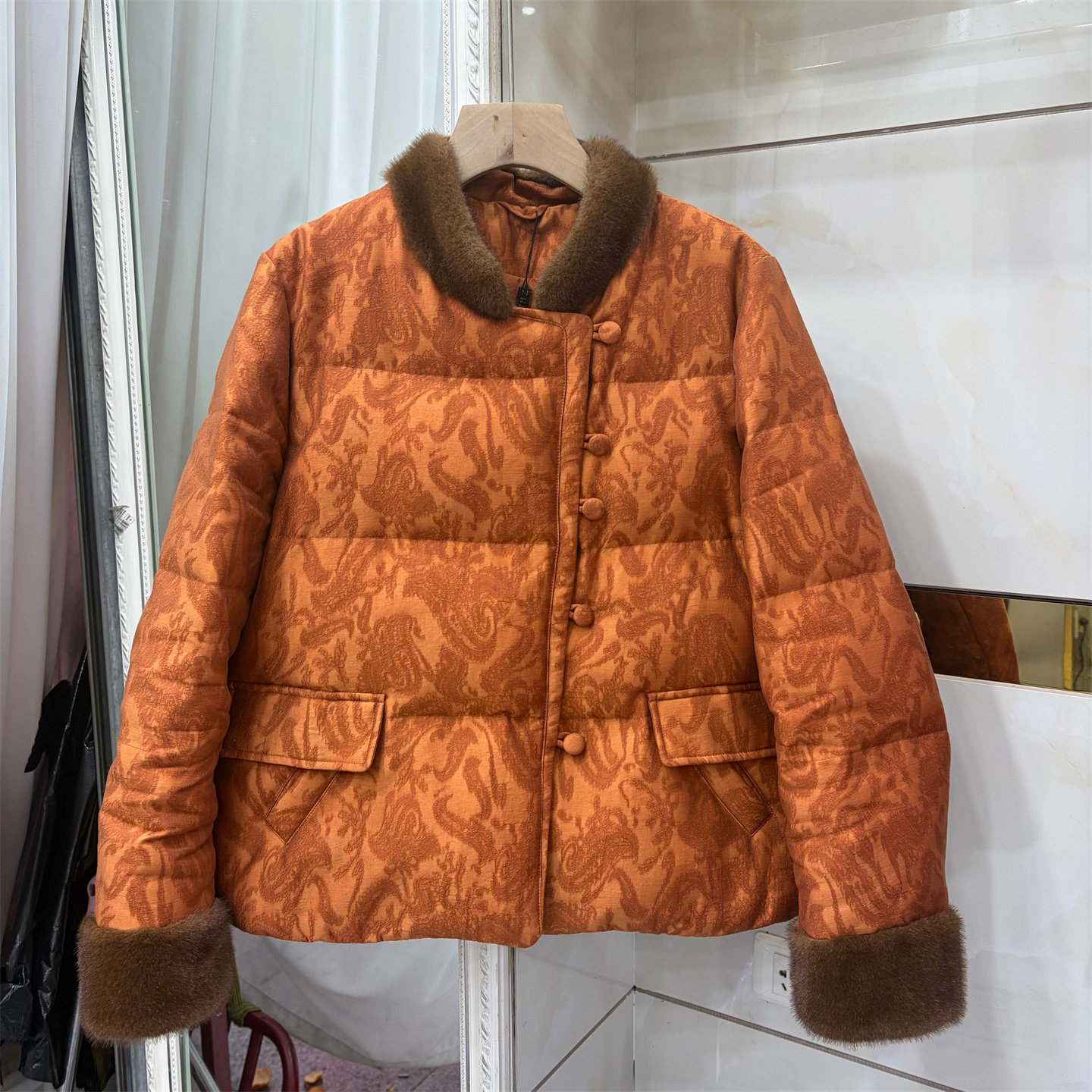 新中式毛绒拼接单排扣鹅绒立领羽绒服女短款高端保暖外套时尚,女装/女士精品,羽绒服,淘宝优惠券,粉丝福利购,淘宝优惠卷