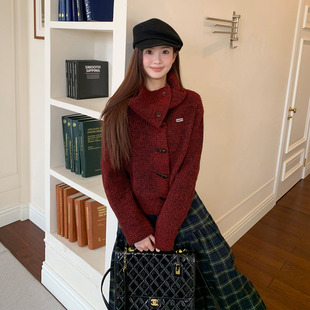 橘子树在哪儿新年穿搭红色毛衣外套冬季女款超好看牛角扣针织开衫