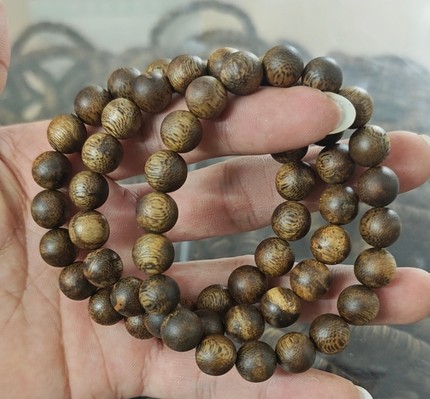 沉香奇楠海南莺歌绿奇楠1.0圆珠单圈7g+多样性发一