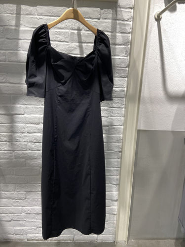 米蔻百家好夏季新款韩版纯黑色显瘦中长款女式连衣裙HVOP425D