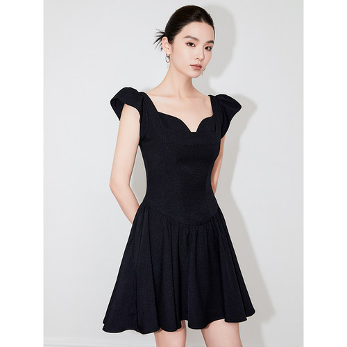 小飞袖收腰短款连衣裙女