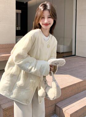 米黄色新中式国风盘扣刺羽5绒服女20C221-F182绣鸭冬小个子保暖90