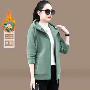 女士冬季新加绒加年厚外套983459902025款中色妈妈连帽卫衣大码冬