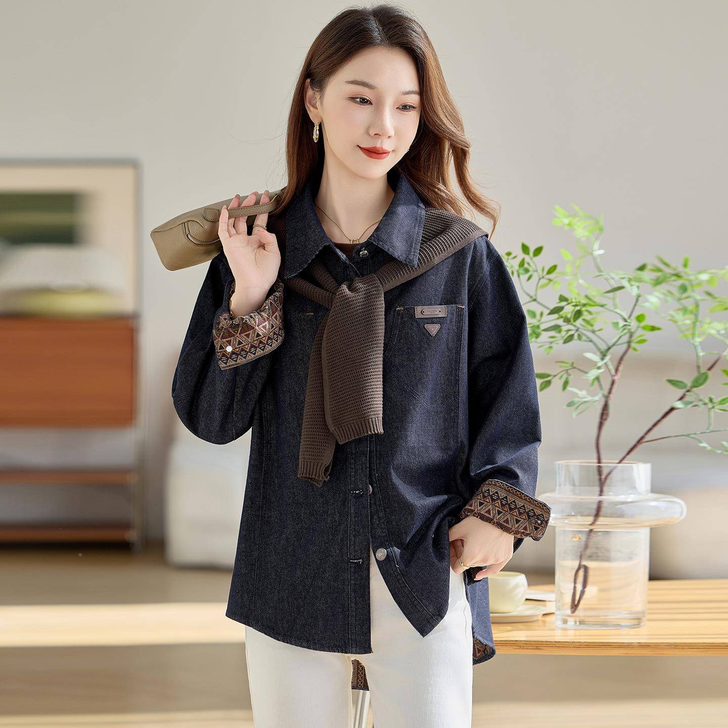 2025秋新款拼接格纹休YU8967-0闲肩短翻款领牛仔衬女衫外套 配披