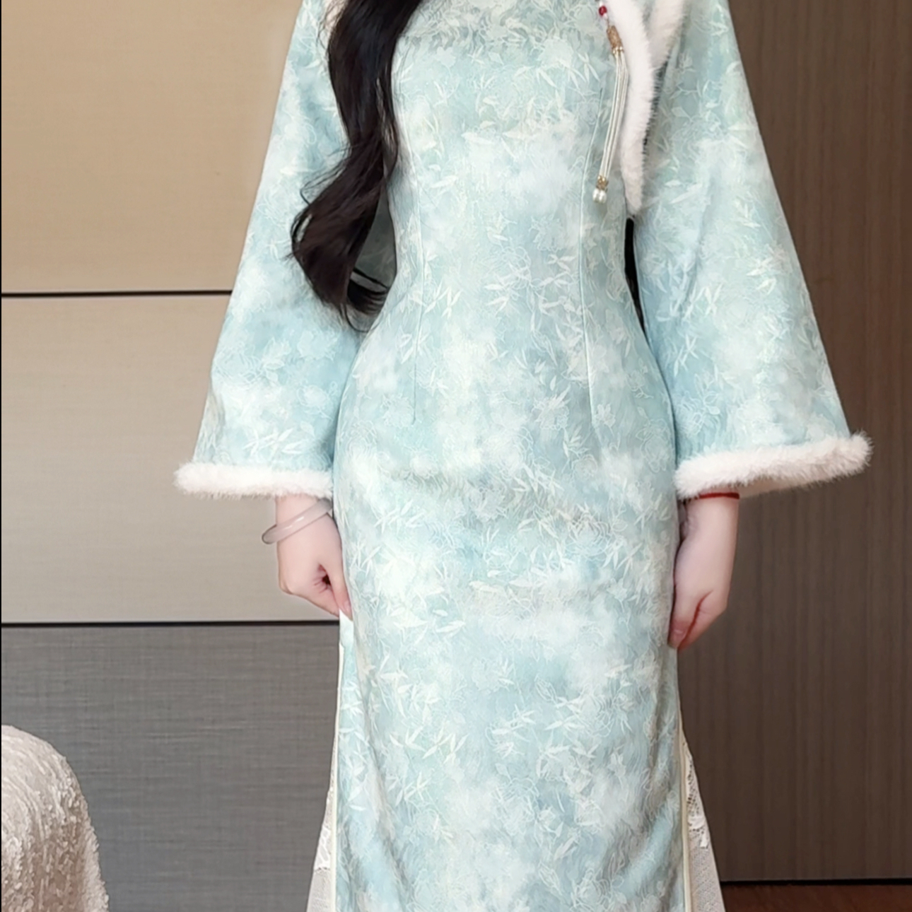 抹茶麻薯2025冬季新款复古新中式倒大袖旗袍女保暖毛绒领青上班穿