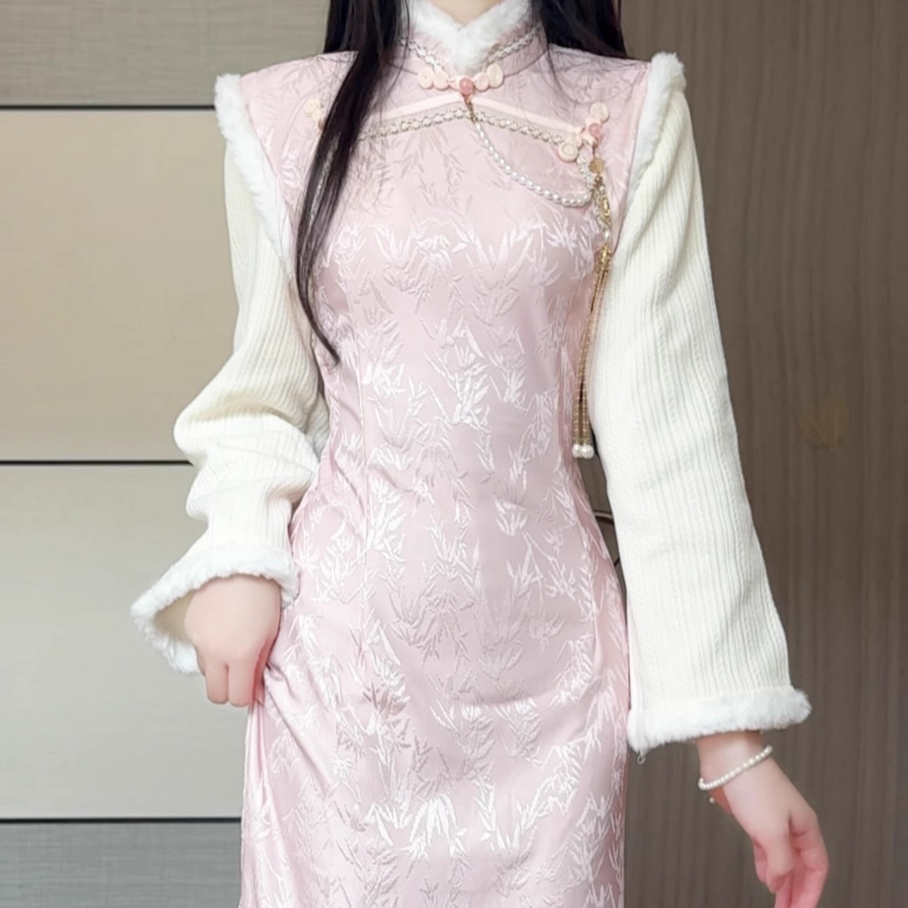 抹茶麻薯2025年冬季新款加绒改良旗袍粉色倒大袖毛绒领保暖年轻款