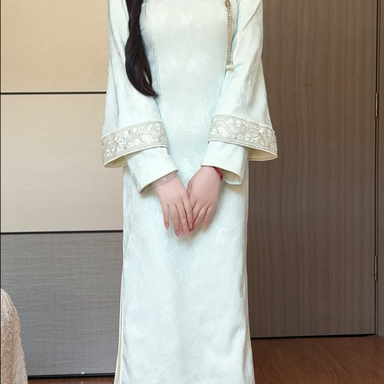 抹茶麻薯2025冬新款蓝色新中式保暖毛绒领旗袍复古倒大袖日常可穿