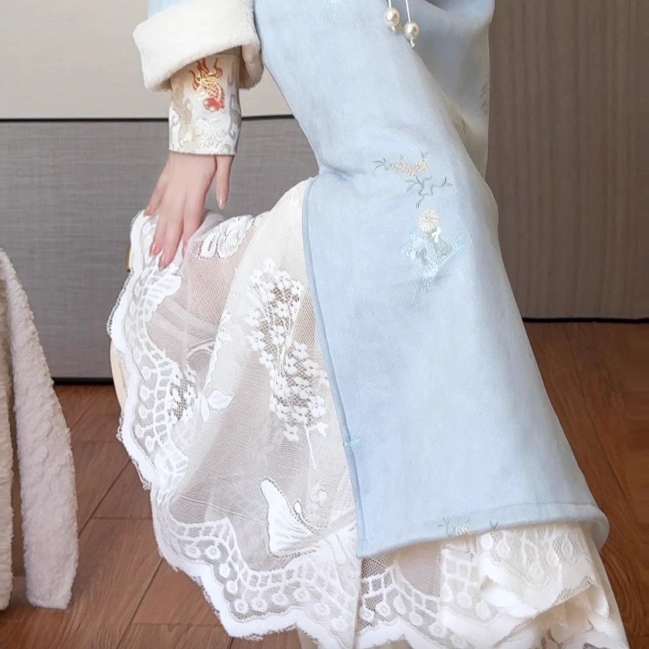 抹茶麻薯2025年冬季新款旗袍衬裙加绒打底内搭蕾丝纯色大摆半身裙