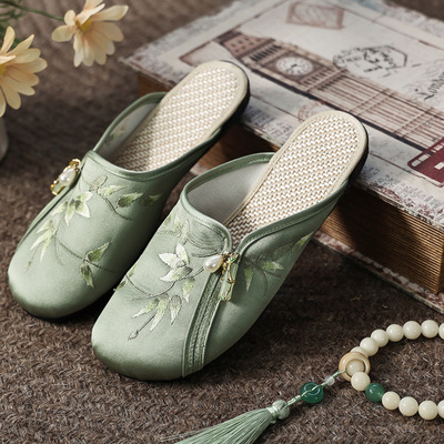 原创春夏新款缎面刺绣包头拖鞋女