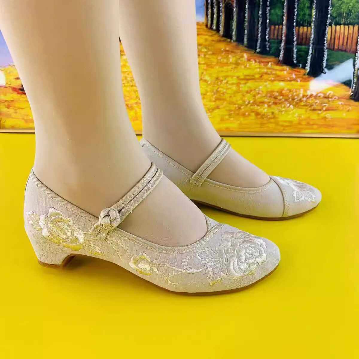 春秋津辰花蕊刺绣/绣花民族风布图片