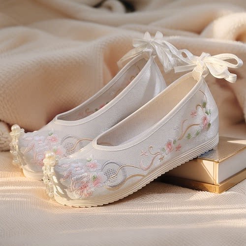 春夏新款汉服鞋子翘头绣花鞋表演