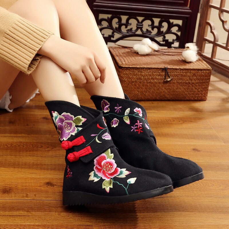 AUTUMN AND WINTER NEW OLD BEIJING CLOTH SHOES WOMENS BOOTS THICK-SOLED EMBROIDERED SHOES ETHNIC STYLE FLEECE COTTON BOOTS VERSATILE NON-SLIP MOM BOOTS
