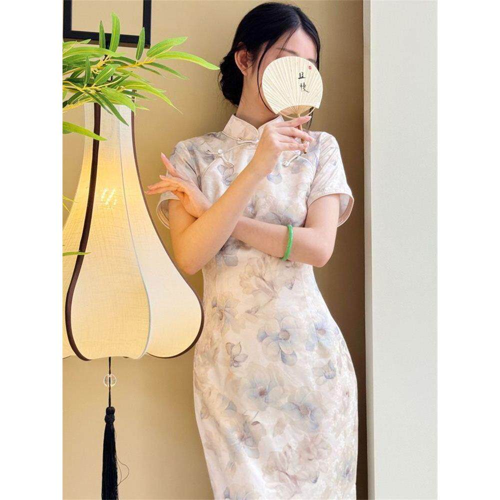 少女浅杏色国风水墨连衣裙印花旗袍裙中式新款绝美新款2026气质