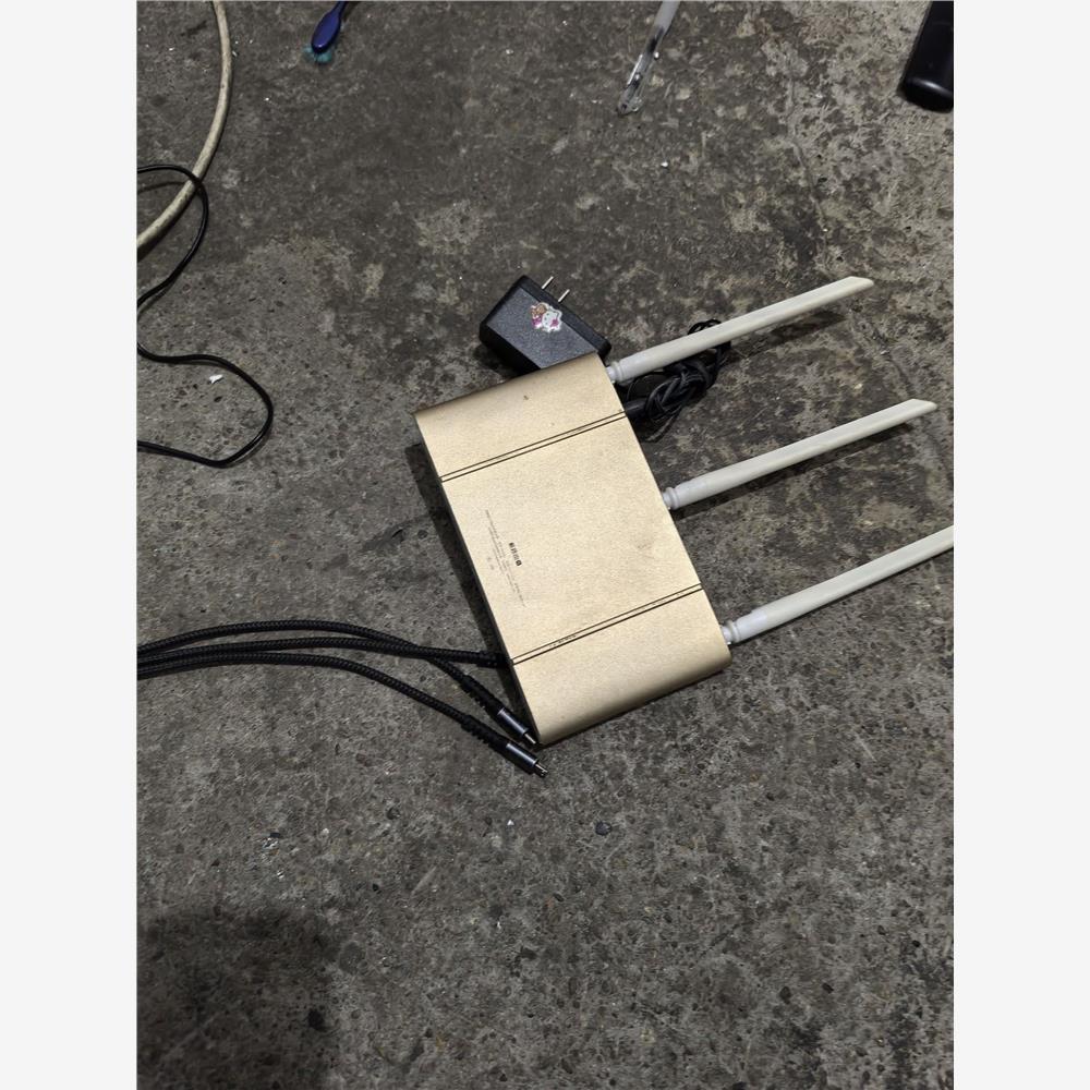 极路由3  功能正常  后配12v1.5a适配器   成色如