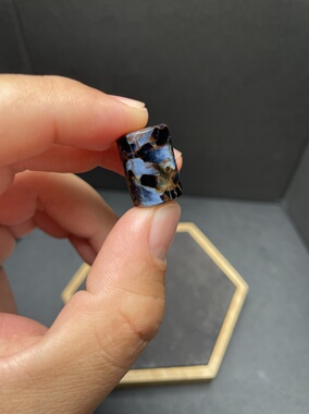 天然纳米比亚彼得石吊坠圆柱男女深蓝色猫眼暴风雨宝石地球纹